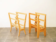 画像をギャラリービューアに読み込む, 木製のポスターラック2種類