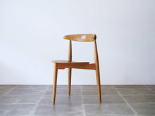 画像をギャラリービューアに読み込む, ハンスJウェグナーのハートチェアFH4103の全体像