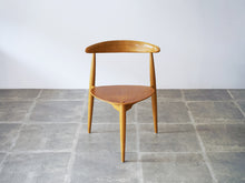 画像をギャラリービューアに読み込む, ハンスJウェグナーのハートチェアFH4103の正面上から