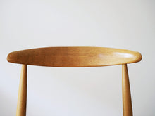 画像をギャラリービューアに読み込む, ハンスJウェグナーのハートチェアFH4103の背もたれ