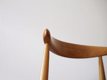 画像をギャラリービューアに読み込む, ハンスJウェグナーのハートチェアFH4103の背もたれ左側角