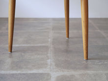 画像をギャラリービューアに読み込む, ハンスJウェグナーのハートチェアFH4103の脚先