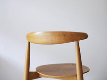 画像をギャラリービューアに読み込む, ハンスJウェグナーのハートチェアFH4103の背もたれ裏側