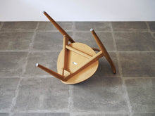 画像をギャラリービューアに読み込む, ハンスJウェグナーのハートチェアFH4103の裏面