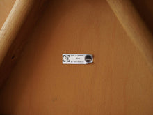 画像をギャラリービューアに読み込む, ハンスJウェグナーのハートチェアFH4103のメーカーであるFritzHansenのシール