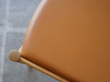 画像をギャラリービューアに読み込む, Hans J. Wegner(ハンスJ.ウェグナー)のダイニングチェアPP58の座面の前方