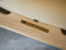 画像をギャラリービューアに読み込む, Hans J. Wegner(ハンスJ.ウェグナー)のダイニングチェアPP58の裏面にあるPPモブラーの刻印