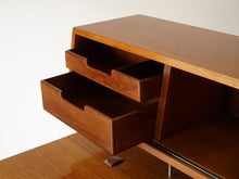 画像をギャラリービューアに読み込む, ハーマンミラー デスク ジョージ・ネルソン Home Office Desk George Nelson for Herman Miller ミッドセンチュリーのデスクのキャビネットの内部は引き出しつき