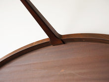 画像をギャラリービューアに読み込む, Johannes Andersenのテーブルの裏面から脚の接続部