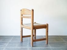 画像をギャラリービューアに読み込む, ペーパーコードの座面の北欧ダイニングチェアの背面斜め