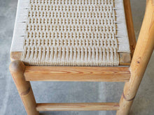 画像をギャラリービューアに読み込む, 北欧ダイニングチェアのパイン無垢材のフレームとペーパーコードの座面