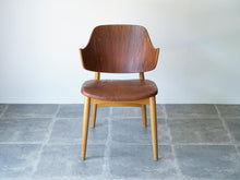 画像をギャラリービューアに読み込む, Jens Hjorth(イェンス・ヒョーロス)のチェアの正面