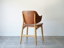 画像をギャラリービューアに読み込む, Jens Hjorth(イェンス・ヒョーロス)のチェアの背面