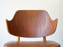 画像をギャラリービューアに読み込む, Jens Hjorth(イェンス・ヒョーロス)のチェアの背もたれ