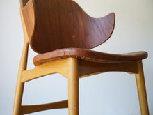 画像をギャラリービューアに読み込む, Jens Hjorth(イェンス・ヒョーロス)のチェアの座面はレザー張り