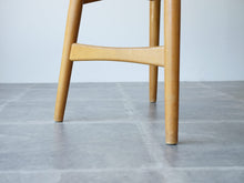 画像をギャラリービューアに読み込む, Jens Hjorth(イェンス・ヒョーロス)のチェアの脚