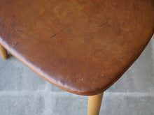 画像をギャラリービューアに読み込む, Jens Hjorth(イェンス・ヒョーロス)のチェアのレザー