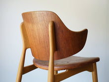 画像をギャラリービューアに読み込む, Jens Hjorth(イェンス・ヒョーロス)のチェアの背もたれ