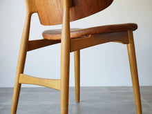 画像をギャラリービューアに読み込む, Jens Hjorth(イェンス・ヒョーロス)のチェアの脚