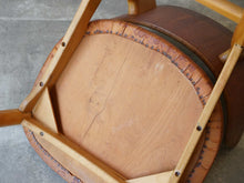 画像をギャラリービューアに読み込む, Jens Hjorth(イェンス・ヒョーロス)のチェアの裏面