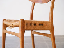 画像をギャラリービューアに読み込む, Hans J. Wegner(ハンスJウェグナー)CH23チェアの座面側面と脚