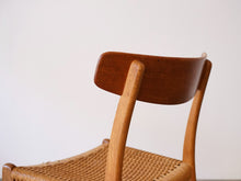 画像をギャラリービューアに読み込む, Hans J. Wegner(ハンスJウェグナー)CH23チェアの背もたれとフレーム