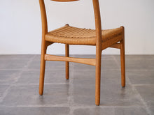 画像をギャラリービューアに読み込む, Hans J. Wegner(ハンスJウェグナー)CH23チェアの後ろ脚