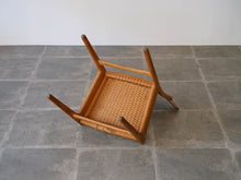 画像をギャラリービューアに読み込む, Hans J. Wegner(ハンスJウェグナー)CH23チェアの裏面