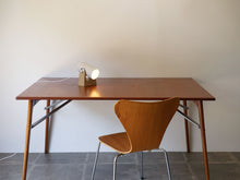 画像をギャラリービューアに読み込む, Markus JohanssonのCarronade(カロネード)卓上ランプとセブンチェア