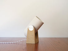 画像をギャラリービューアに読み込む, Markus JohanssonのCarronade(カロネード)卓上ランプ角度変更した様子