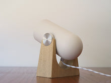 画像をギャラリービューアに読み込む, Markus JohanssonのCarronade(カロネード)卓上ランプの丸みのある後ろ姿
