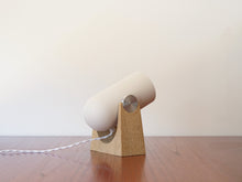 画像をギャラリービューアに読み込む, Markus JohanssonのCarronade(カロネード)卓上ランプの背面