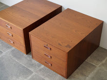 画像をギャラリービューアに読み込む, Finn Juhl(フィン・ユール)FJ50カウフマンデスク用の引き出しの天面に机に吊り下げる用の穴