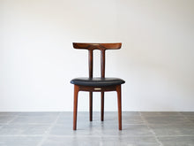 画像をギャラリービューアに読み込む, オーレヴァンシャーOleWanscherのTチェアの正面