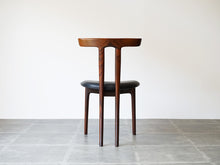 画像をギャラリービューアに読み込む, オーレヴァンシャーOleWanscherのTチェアの背もたれがT字