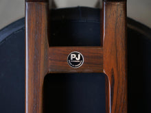 画像をギャラリービューアに読み込む, オーレヴァンシャーOleWanscherのTチェアのメーカー PJappesenの刻印