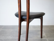 画像をギャラリービューアに読み込む, オーレヴァンシャーOleWanscherのTチェアの背もたれ