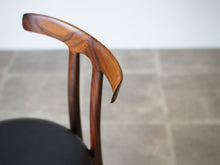 画像をギャラリービューアに読み込む, オーレヴァンシャーOleWanscherのTチェアの背もたれの丸み
