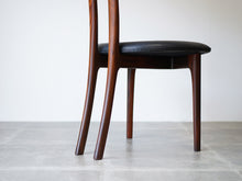 画像をギャラリービューアに読み込む, オーレヴァンシャーOleWanscherのTチェアの脚先