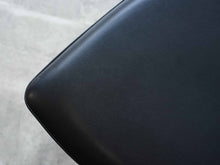 画像をギャラリービューアに読み込む, オーレヴァンシャーOleWanscherのTチェアの座面の角