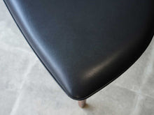 画像をギャラリービューアに読み込む, オーレヴァンシャーOleWanscherのTチェアの角