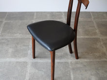 画像をギャラリービューアに読み込む, オーレヴァンシャーOleWanscherのTチェアの座面のレザー