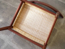 画像をギャラリービューアに読み込む, Hans J. Wegner W2 Chair ハンスJウェグナー ダイニングチェアW2 籐タイプ 椅子の裏面