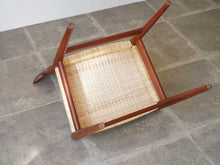 画像をギャラリービューアに読み込む, Hans J. Wegner W2 Chair ハンスJウェグナー ダイニングチェアW2 籐タイプ 椅子の裏面