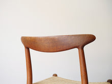 画像をギャラリービューアに読み込む, Hans J. Wegner W2 Chair ハンスJウェグナー ダイニングチェアW2 籐タイプ 椅子の背もたれ後ろ