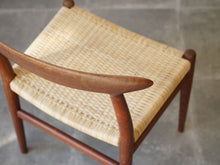 画像をギャラリービューアに読み込む, Hans J. Wegner W2 Chair ハンスJウェグナー ダイニングチェアW2 籐タイプ 椅子の背もたれ上部