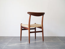 画像をギャラリービューアに読み込む, Hans J. Wegner W2 Chair ハンスJウェグナー ダイニングチェアW2 籐タイプ 椅子の背面