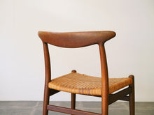 画像をギャラリービューアに読み込む, Hans J. Wegner(ハンスJ.ウェグナー)のダイニングチェアW2の背面