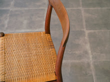 画像をギャラリービューアに読み込む, Hans J. Wegner(ハンスJ.ウェグナー)のダイニングチェアW2の背もたれの鋭さ