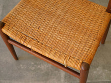 画像をギャラリービューアに読み込む, Hans J. Wegner(ハンスJ.ウェグナー)のダイニングチェアW2の座面の籐は張り替えていません